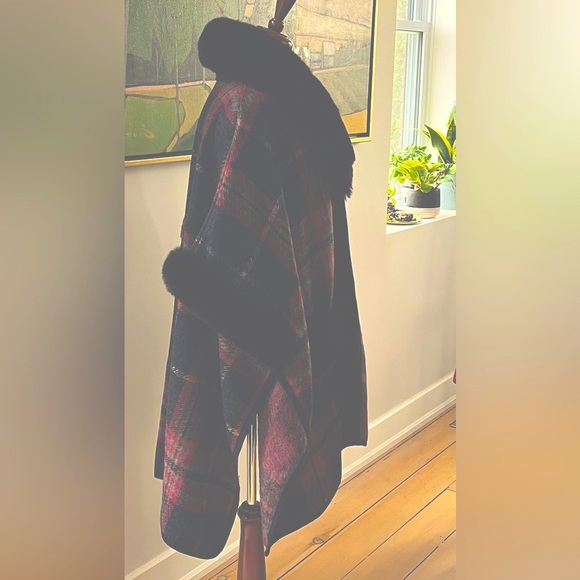 Cozy chic charcoal,black and dark red plaid cape with black faux fur details - Picture 6 of 11